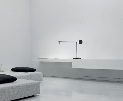 INVISIBLE TABLE